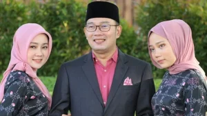 Ridwan Kamil diantara istri dan putrinya