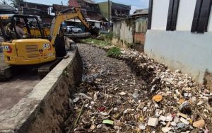 Duh! 40 Ton Sampah Dibersihkan dari Sungai Ciparay Garut