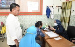 Pantau Arus Mudik di Kuningan, Herman Suryatman Pastikan Puskesmas Buka 24 Jam