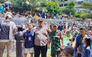 Buat Wisata Lebaran Aman dan Nyaman, TNI dan Polri di Purwakarta Lakukan Patroli Bersama