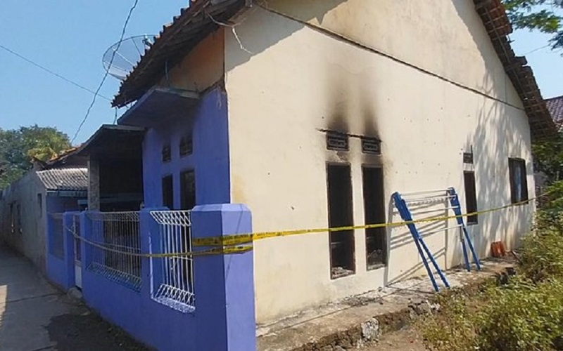Seorang Pria di Majalengka Nekat Bakar Rumah dan Mobil Mantan Istri Gara-gara Rujuk Ditolak