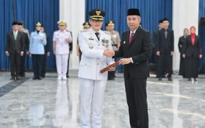 Wahyu Wijaya Resmi Dilantik Bey Machmudin Jadi Pj Bupati Cirebon