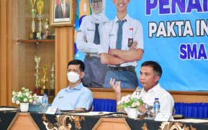 Operator hingga Kepala Sekolah Tanda Tangani Pakta Integritas PPDB Jabar 2024, Bey Machmudin Sampaikan Hal Ini