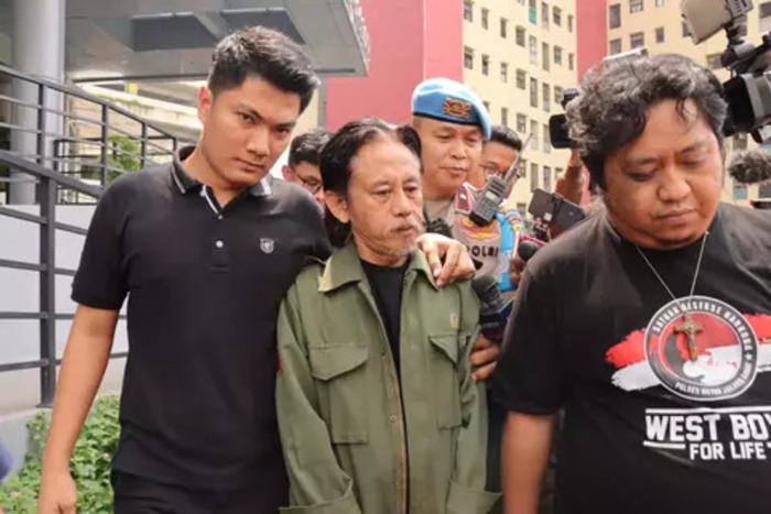 Epy Kusnandar diamankan aparat kepolisian (1)