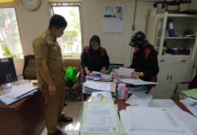 Kejari Jabar melakukan penggeledahan di kantor Pemkab Karawang