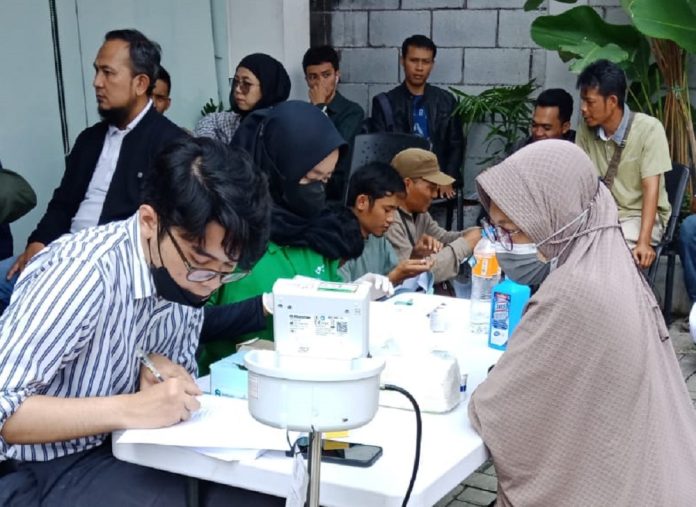 Layanan Kesehatan Gratis dalam rangka peringatan Hari Buruh 2024 yang digelar BPJS Ketenagakerjaan Bandung Bojongsoang bekerja sama dengan RS Mayapada Bandung (Foto: Istimewa)