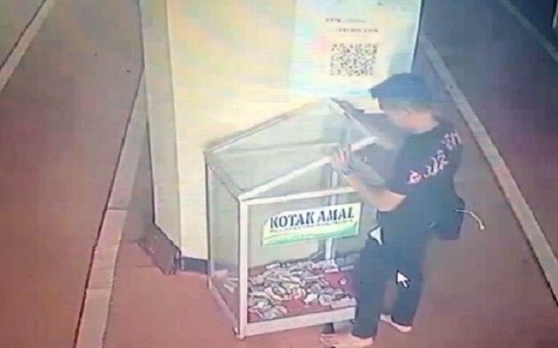 Maling Kotak Amal di Masjid Agung Manonjaya Tasikmalaya Terekam CCTV, Begini Aksinya