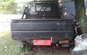 Duh! Mobil Plat Merah Milik Dinas Pertanian Cianjur Rusak dan Terbengkalai