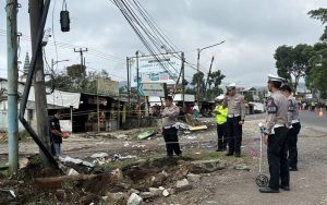 Polisi Lakukan Olah TKP Kecelakaan Bus di Ciater Subang