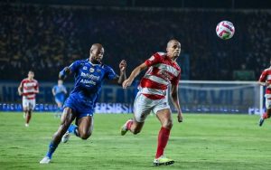 Warga Diminta Jaga Ketertiban saat Nobar Persib Bandung VS Madura United di Gedung Sate