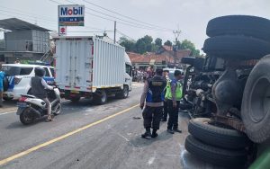 Truk Puso Tabrak Sejumlah Kendaraan di Purwakarta, Dua Orang Meninggal Dunia