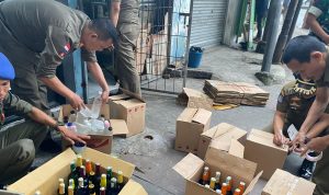 Satpol PP Bandung Sita Obat dan Minuman Beralkohol Ilegal