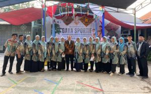 Keren, Siswa-siswi SDN 230 Margahayu Raya Bandung Sulap Sampah Jadi Kerajinan Tangan