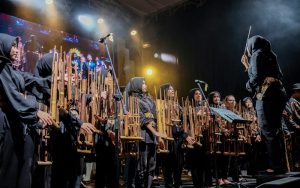 Kota Bandung Pecahkan Rekor Main Angklung Nonstop Terlama di Indonesia