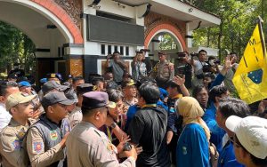 Amankan Aksi Mahasiswa PMII, Polres Purwakarta Terjunkan Ratusan Personel