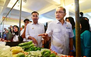 Bey Machmudin dan Mendag Zulhas Cek Harga di Pasar Tagog Padalarang, Ini Hasilnya
