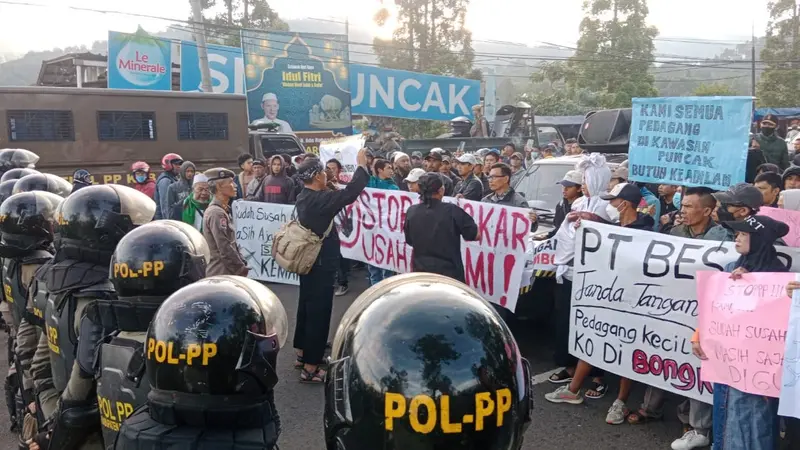 Para pedagang di kawasan puncak Bogor menolak penertiban oleh Pemkab Bogor