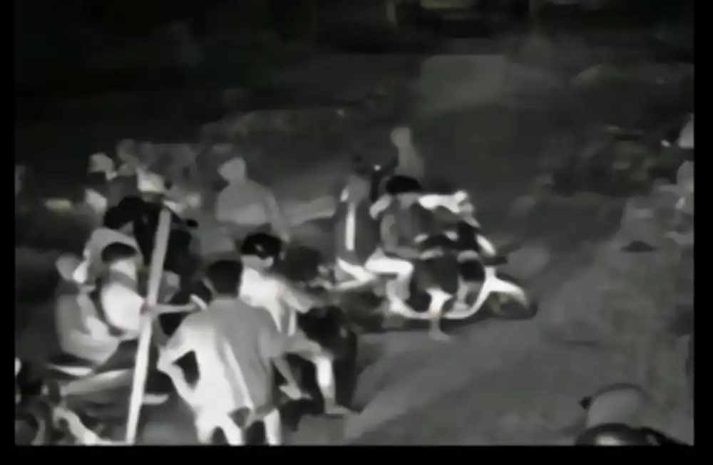 Salah satu tangkapan layar yang diduga rekaman CCTV kasus kematian Vina dan Eki di Cirebon pada 2016 (Akun Tiktok @youranonnews.int)