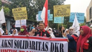 Protes Terkait PPDB 2024, Ratusan Warga Depok Unjuk Rasa di Depan SMAN 4 Tapos