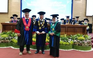 Unisba Kukuhkan Dua Guru Besar Bidang Ilmu Hukum dan Manajemen Pendidikan
