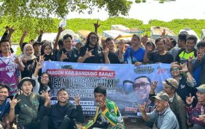 Ono Surono dan Jaringan Gondrong Bersihkan Eceng Gondok di Waduk Citarum