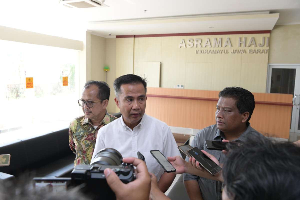 Pj Gubernur Jabar saat mengunjungi Asrama Haji Indramayu