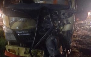 Adu Banteng Motor VS Truk di Purwakarta, Satu Orang Tewas Terbakar