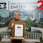 Direktur Utama Bank BJB, Yuddy Renaldi, menerima penghargaan Indeks TEMPO-IDNFinancials 52 sebagai bentuk apresiasi atas kinerja keuangan perusahaan yang sangat baik.