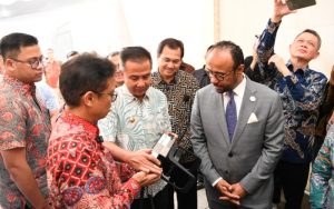 Dapat Bantuan Lima X-Ray Portabel, Bey Machmudin: Mudahkan Deteksi Dini TBC secara Masif