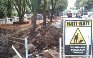 Pembangunan Taman dan Trotoar Dikeluhkan Warga, DPKPP Cianjur Minta Bersabar