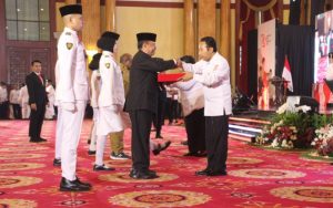 Terima Bendera Pusaka dari BPIP, Herman Suryatman Gaungkan Provinsi Jabar Terdepan di Indonesia