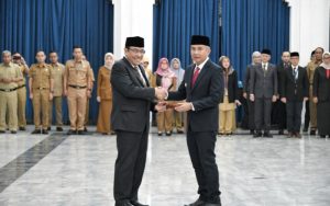 Bey Machmudin Lantik Hening Widiatmoko Sebagai Pustakawan Ahli Utama