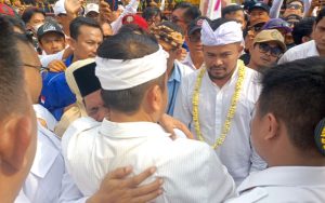 Ribuan Masyarakat Purwakarta Antarkan Paslon Zeinjo Daftar Ke KPU