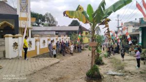 Warga Pasirangin Purwakarta Tanam Pohon Pisang di Tengah Jalan, Protes Kondisi Jalan Rusak