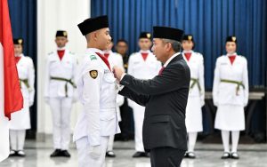 Bey Machmudin Kukuhkan 52 Paskibraka Jabar 2024