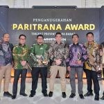 Penyerahan anugerah Paritrana Award kepada dua perusahaan