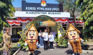 Hari Pertama Pendaftaran, Pasangan Aslina Serahkan Berkas Pencalonan ke KPU Subang