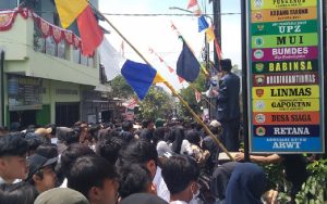 Ratusan Pelamar Kerja Kepung Kantor Desa Sukamaju Cianjur, Ada Apa?