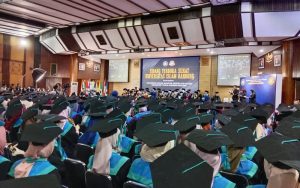 Lantik 1.700 Wisudawan, Rektor Unisba Minta Bijak dalam Hadapi AI