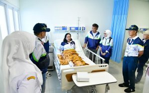 Alami Kecelakaan saat Latihan, Bey Machmudin Bantu Pengobatan Atlet Terjun Payung Yazella Agustin