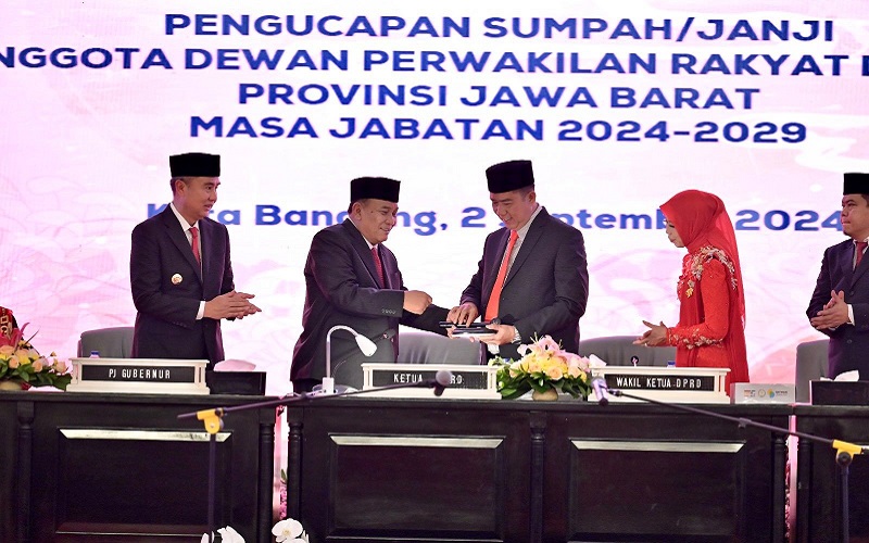 Bey Machmudin Ajak Legislator Baru Sinergi Bangun Jabar