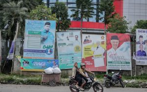 Paslon Pilkada Cianjur Pasang Reklame Seenaknya!
