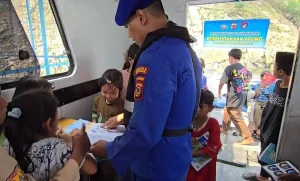 Satpolairud Polres Purwakarta Tingkatkan Minat Baca Lewat Perpustakaan Terapung