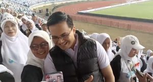 Ribuan EMAK Kegirangan! Ketemu Idola, Sahrul Gunawan di Jambore PKK