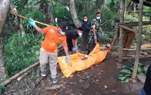 Pria Tanpa Indentitas Ditemukan Tewas di Sebuah Saung di Purwakarta