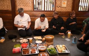 Bey Machmudin Sebut Tradisi Konsumsi Singkong di Kampung Adat Cireundeu Perkuat Ketahanan Pangan