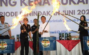 Pemdaprov Jabar dan Bea Cukai Musnahkan Barang Kena Cukai Ilegal Senilai Rp10,78 Miliar