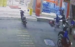Bringas! Gerombolan Bermotor Rusak Kendaraan di Kota Tasikmalaya