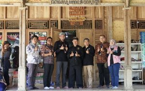 HLN ke-79, PLN Bantu Sambung Listrik Gratis untuk Masyarakat Adat di Sukabumi