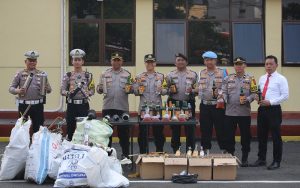 Polres Cianjur Amankan 572 Botol Miras saat Operasi KRYD